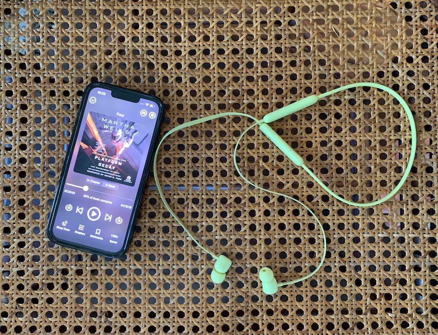 Mes écouteurs préférés pour écouter des livres audio – Modern Mrs Darcy